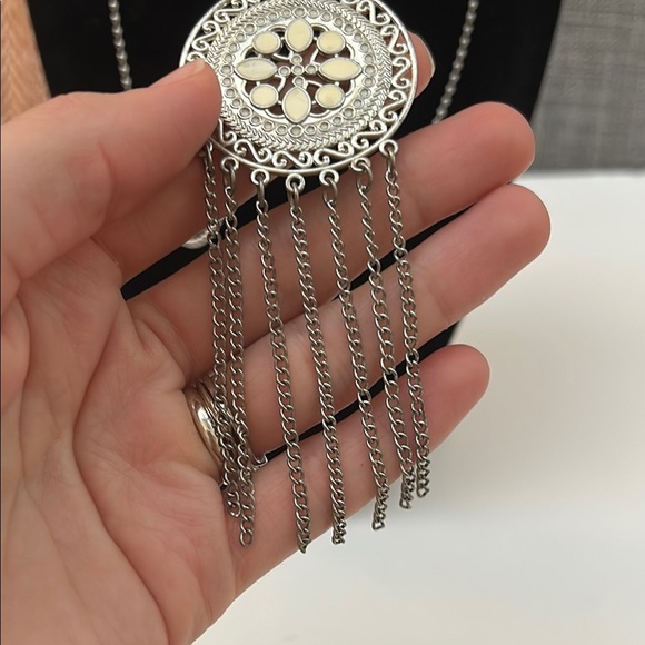 Elegant Silver Pendant Necklace - Picture 3 of 5